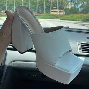 White platform heels BRAND NEW